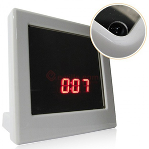 Horloge miroir avec camra cache couleur et DVR - HD - Carte micro SD  jusqu 32 Go + Tlcommande